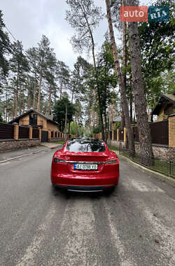 Лифтбек Tesla Model S 2014 в 