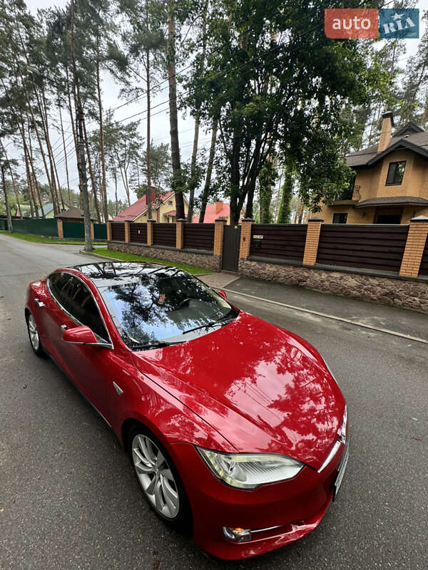 Лифтбек Tesla Model S 2014 в Киеве