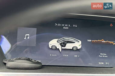Лифтбек Tesla Model S 2013 в 