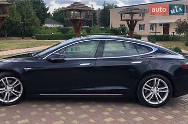 Лифтбек Tesla Model S 2015 в Львове