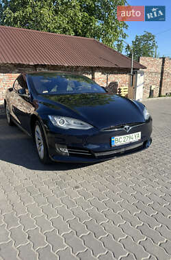 Лифтбек Tesla Model S 2015 в 