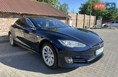 Tesla Model S 2015