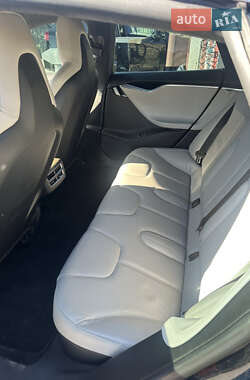 Лифтбек Tesla Model S 2015 в 