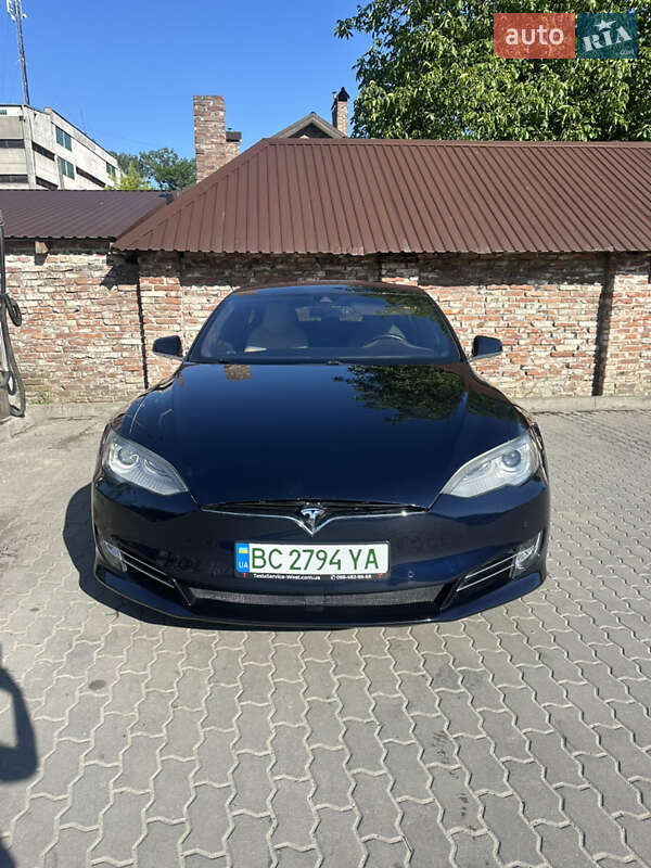 Лифтбек Tesla Model S 2015 в Львове