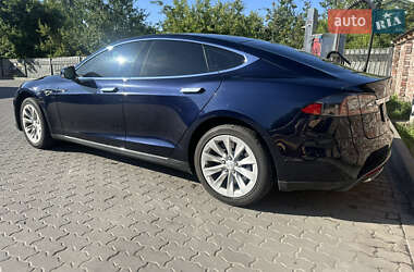 Лифтбек Tesla Model S 2015 в 