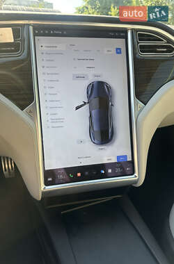 Лифтбек Tesla Model S 2015 в 