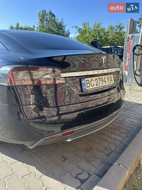 Лифтбек Tesla Model S 2015 в Львове