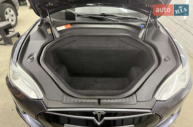 Лифтбек Tesla Model S 2015 в 