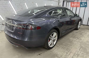 Tesla Model S 2015