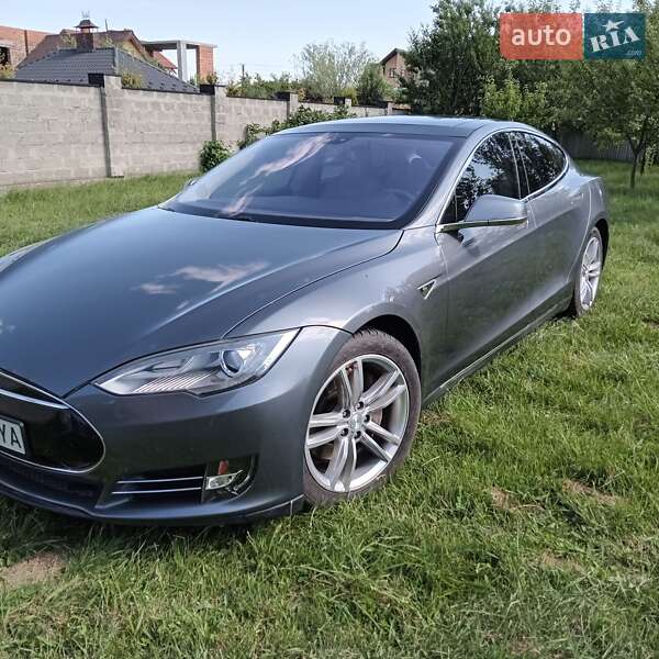 Лифтбек Tesla Model S 2014 в Ивано-Франковске