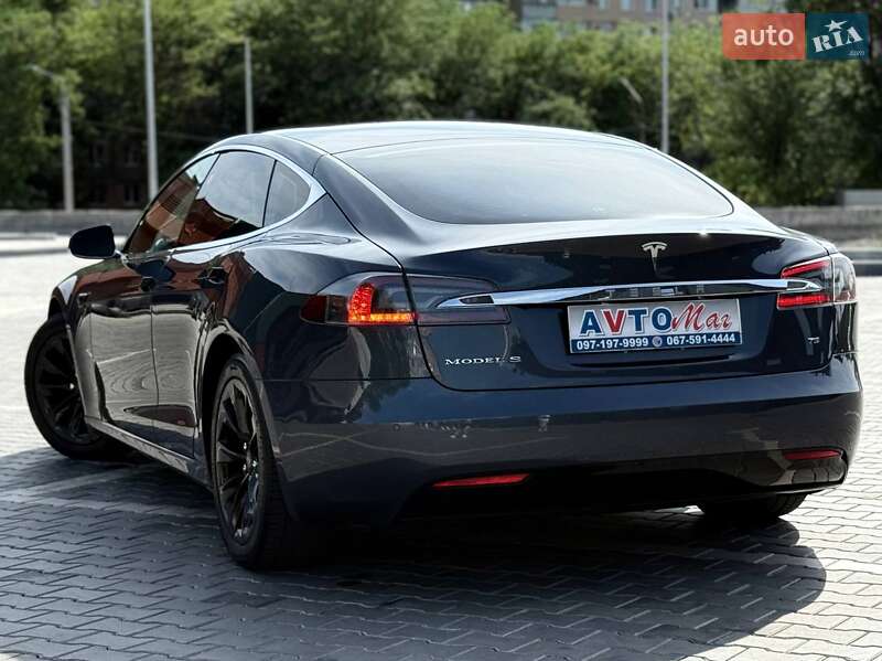 Лифтбек Tesla Model S 2017 в Кривом Роге