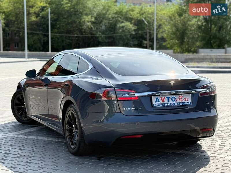 Лифтбек Tesla Model S 2017 в Кривом Роге