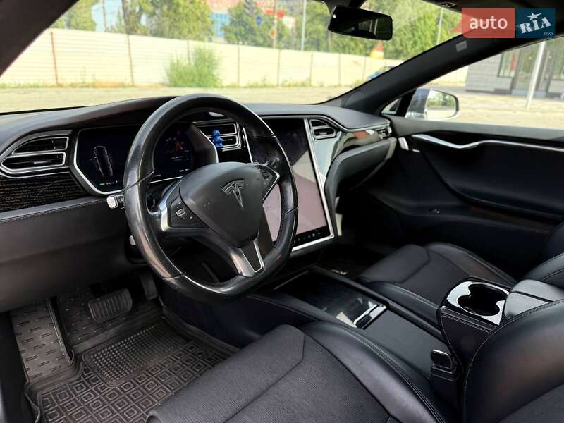 Лифтбек Tesla Model S 2017 в Кривом Роге