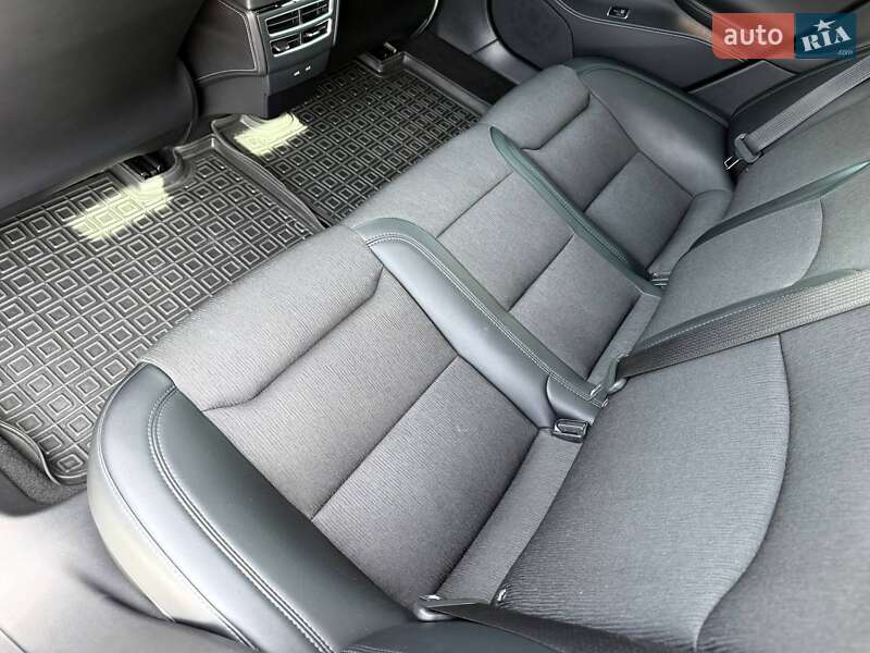 Лифтбек Tesla Model S 2017 в Кривом Роге