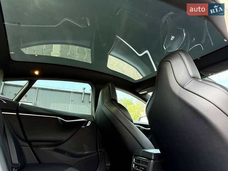 Лифтбек Tesla Model S 2017 в Кривом Роге