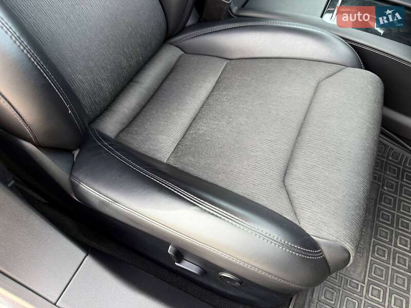 Лифтбек Tesla Model S 2017 в Кривом Роге