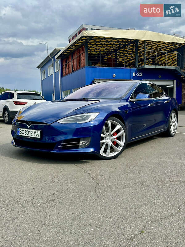 Лифтбек Tesla Model S 2019 в 