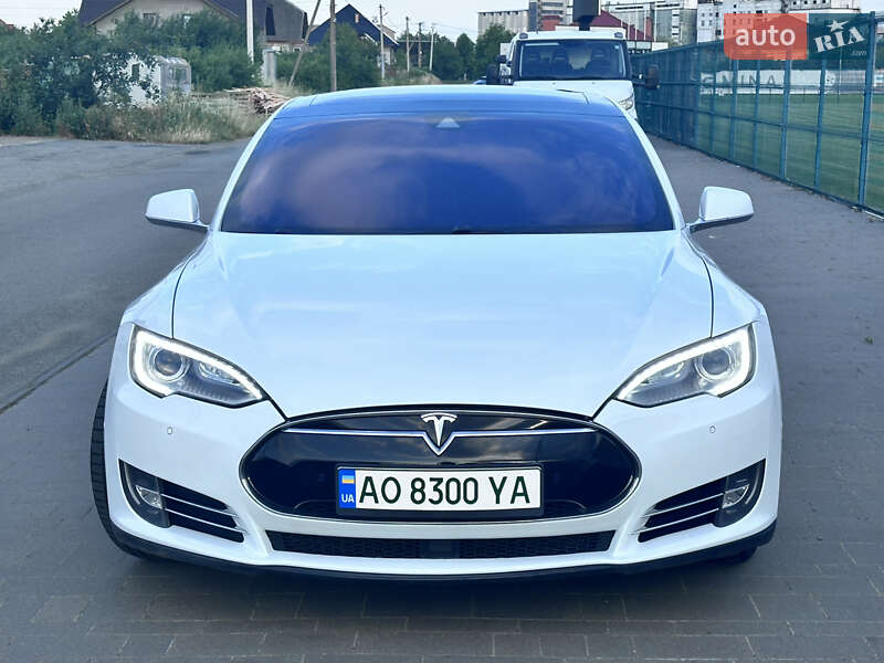 Лифтбек Tesla Model S 2016 в Ужгороде