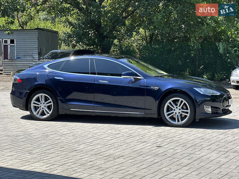 Лифтбек Tesla Model S 2013 в Запорожье