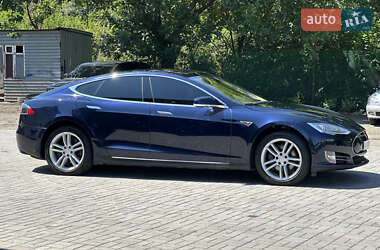 Лифтбек Tesla Model S 2013 в 