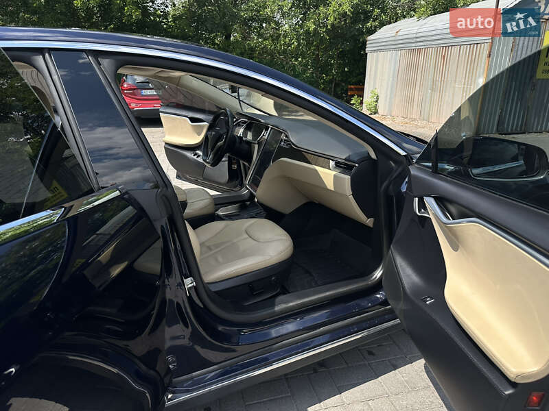 Лифтбек Tesla Model S 2013 в Запорожье