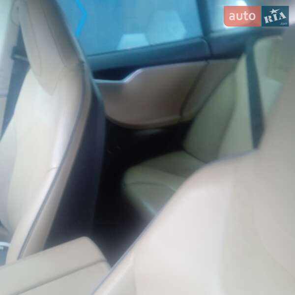 Лифтбек Tesla Model S 2014 в Фастове
