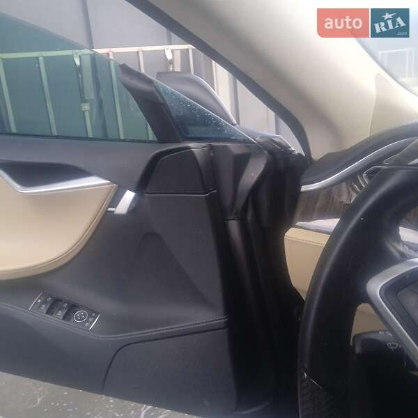 Лифтбек Tesla Model S 2014 в Фастове
