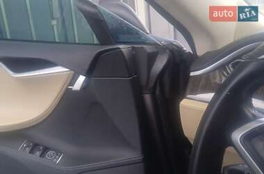 Лифтбек Tesla Model S 2014 в 