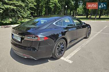 Лифтбек Tesla Model S 2015 в 
