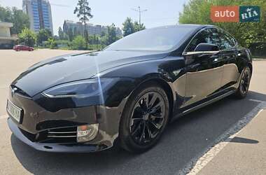 Лифтбек Tesla Model S 2015 в 