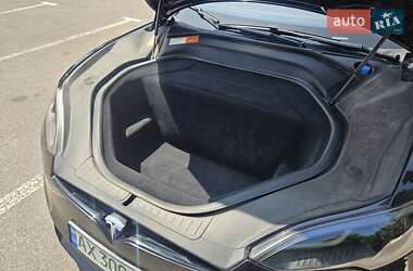 Лифтбек Tesla Model S 2015 в 