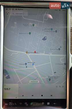 Лифтбек Tesla Model S 2015 в 