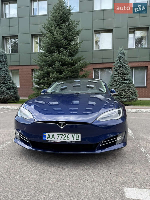Лифтбек Tesla Model S 2017 в 