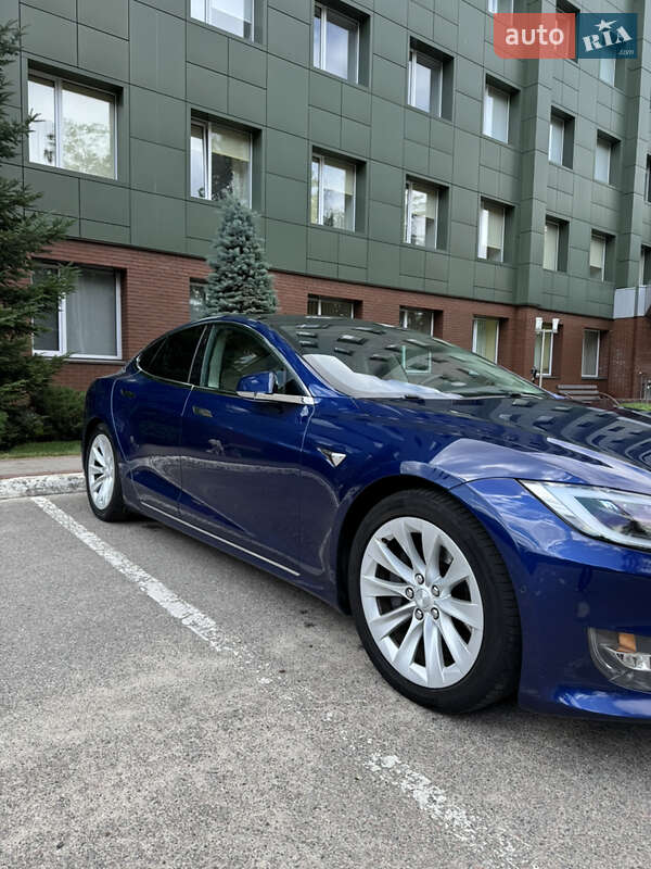 Ліфтбек Tesla Model S 2017 в Бучі