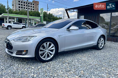 Лифтбек Tesla Model S 2015 в 