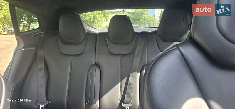 Лифтбек Tesla Model S 2017 в Ивано-Франковске