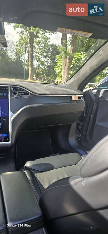 Лифтбек Tesla Model S 2017 в Ивано-Франковске
