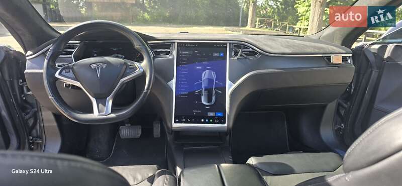 Лифтбек Tesla Model S 2017 в Ивано-Франковске