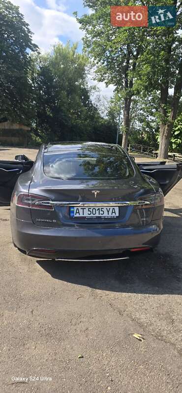 Лифтбек Tesla Model S 2017 в Ивано-Франковске