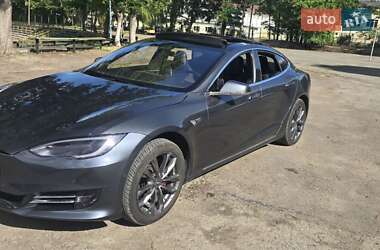 Лифтбек Tesla Model S 2017 в Ивано-Франковске