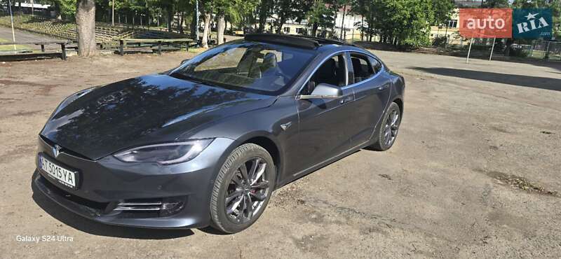 Ліфтбек Tesla Model S 2017 в Івано-Франківську