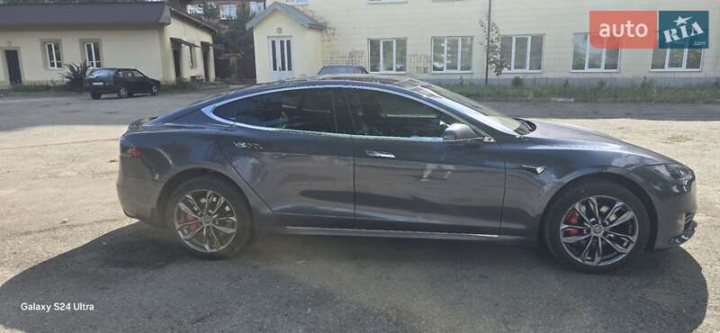 Лифтбек Tesla Model S 2017 в Ивано-Франковске