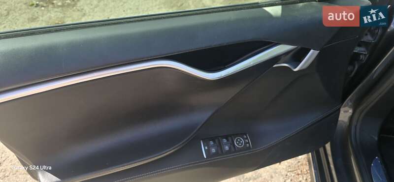 Лифтбек Tesla Model S 2017 в Ивано-Франковске