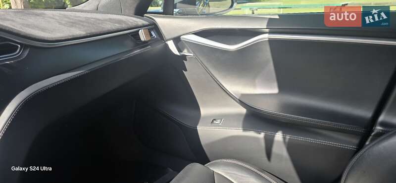 Лифтбек Tesla Model S 2017 в Ивано-Франковске