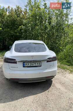 Лифтбек Tesla Model S 2014 в 