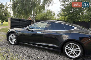 Лифтбек Tesla Model S 2015 в 