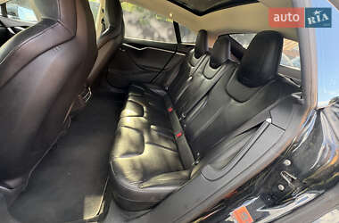 Лифтбек Tesla Model S 2015 в 