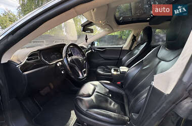Лифтбек Tesla Model S 2015 в 