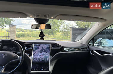 Лифтбек Tesla Model S 2015 в 