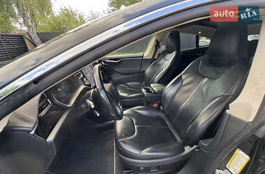 Лифтбек Tesla Model S 2015 в 